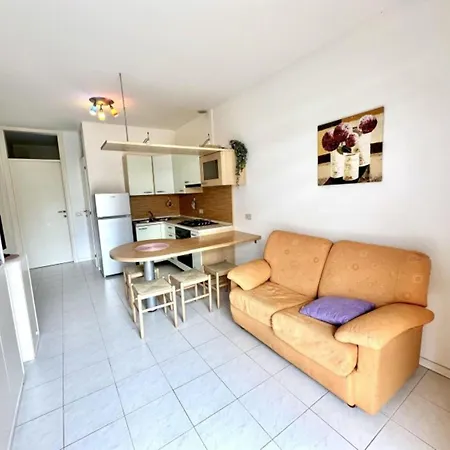 Peaceful Retreat In A Seafront Building Appartement *