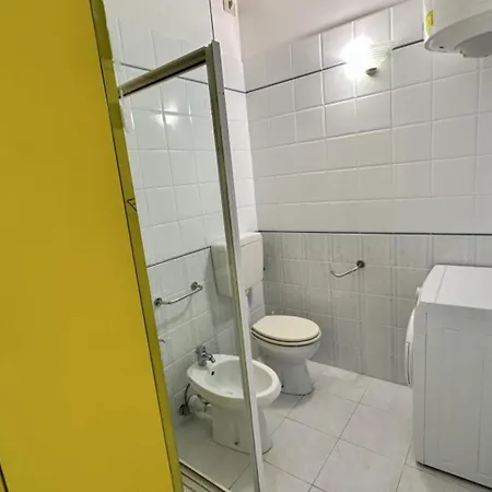 Peaceful Retreat In A Seafront Building Apartmán