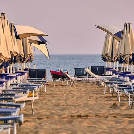 Peaceful Retreat In A Seafront Building Appartement Bibione