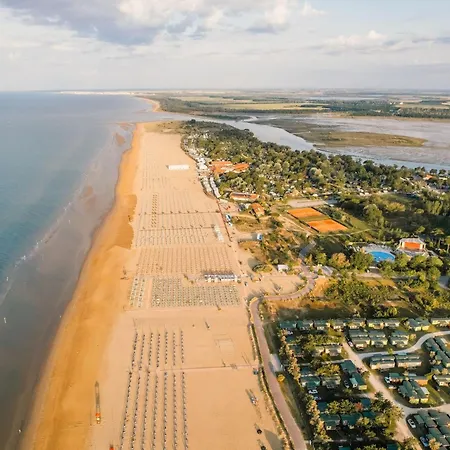Peaceful Retreat In A Seafront Building Bibione